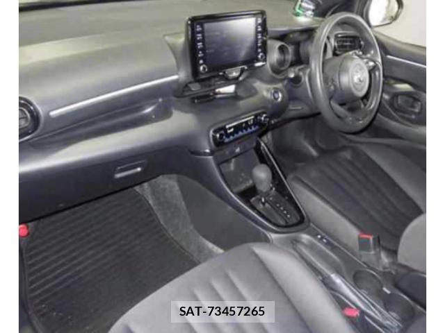 Toyota YARIS 2021-08 8856405-2