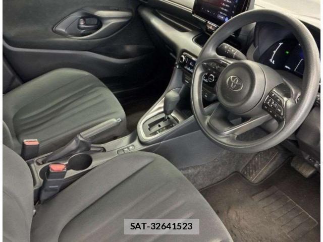 Toyota YARIS 2025-03 8856413-2