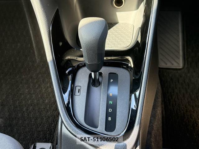 Toyota YARIS 2022-10 8856498-19