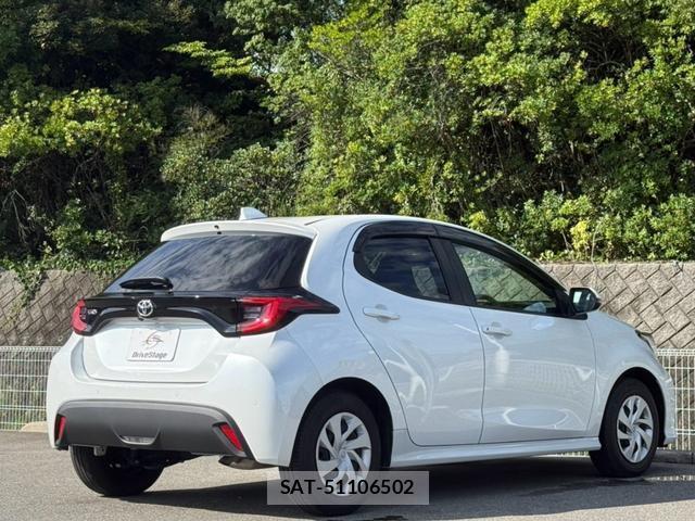 Toyota YARIS 2022-10 8856498-3
