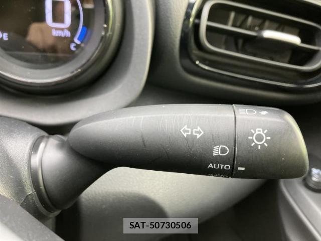 Toyota YARIS 2021-12 8856865-13