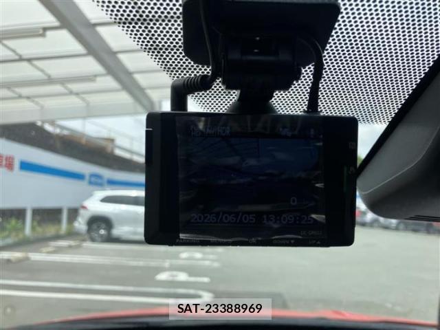Toyota YARIS 2021-06 8856997-10