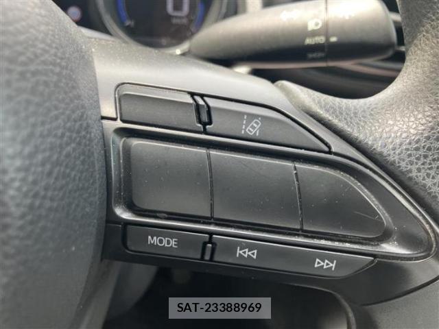 Toyota YARIS 2021-06 8856997-14