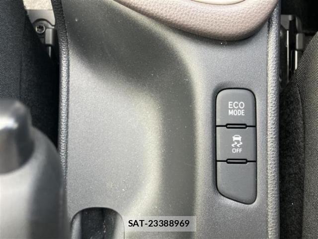 Toyota YARIS 2021-06 8856997-15