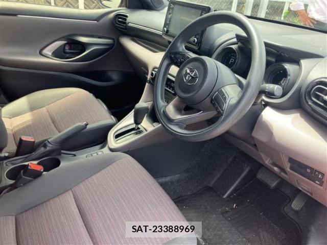 Toyota YARIS 2021-06 8856997-4