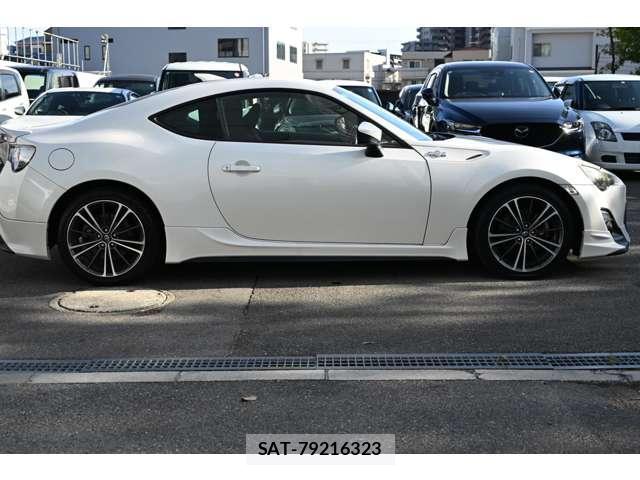 Toyota 86 2013-07 8866760-7