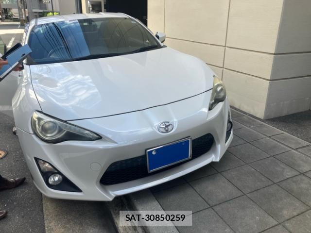 Toyota 86 2013-02 8866875-1