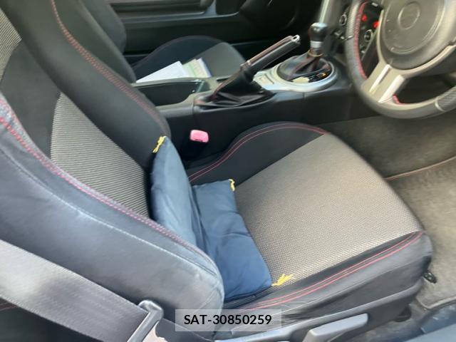 Toyota 86 2013-02 8866875-14