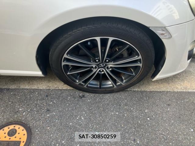Toyota 86 2013-02 8866875-6