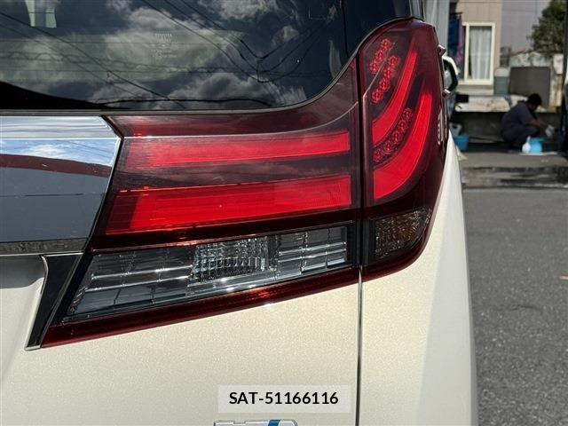 Toyota ALPHARD HYBRID 2017-08 8865689-11