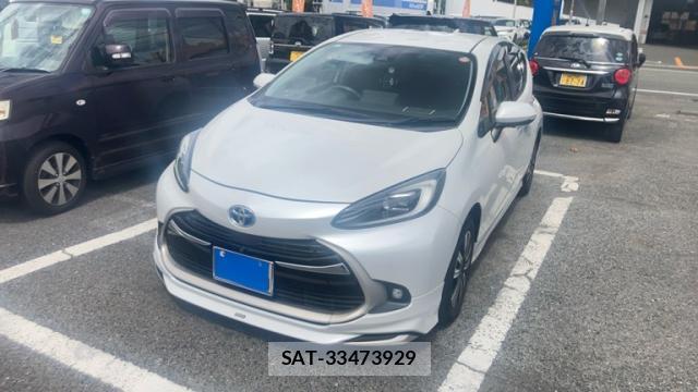 Toyota AQUA 2021-12 8865305-1
