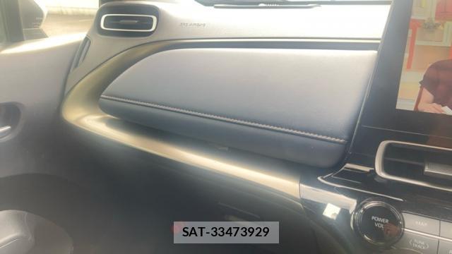 Toyota AQUA 2021-12 8865305-16
