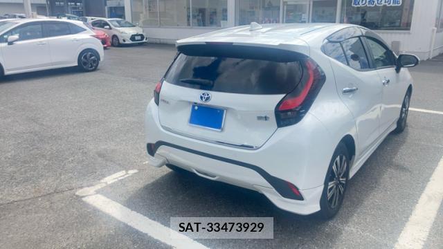 Toyota AQUA 2021-12 8865305-2