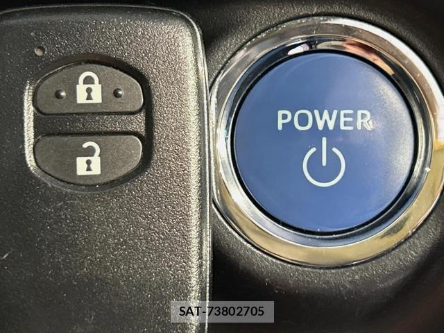 Toyota AQUA 2012-04 8865579-5