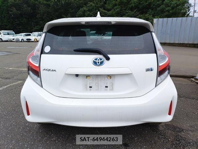 Toyota AQUA 2021-09 8865614-1