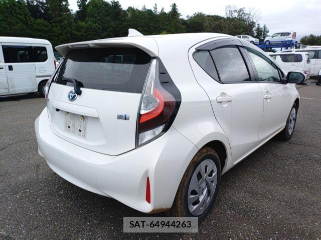 Toyota AQUA 2021-09 8865614-4