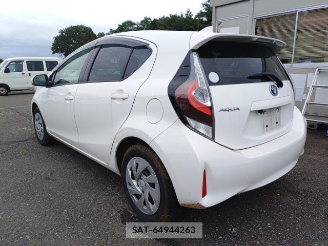 Toyota AQUA 2021-09 8865614-5