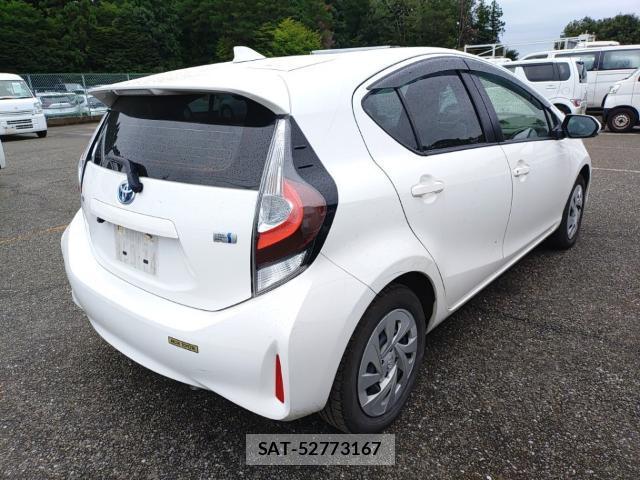 Toyota AQUA 2021-09 8865618-4