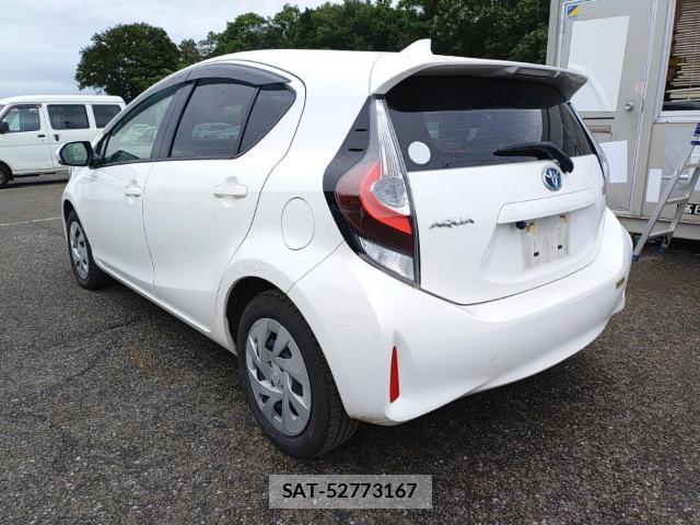 Toyota AQUA 2021-09 8865618-5