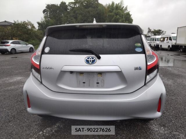 Toyota AQUA 2019-09 8865624-1