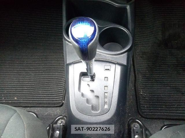 Toyota AQUA 2019-09 8865624-11