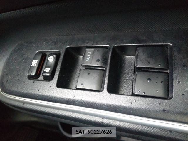 Toyota AQUA 2019-09 8865624-13