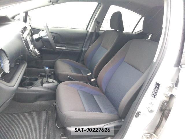 Toyota AQUA 2019-09 8865624-15