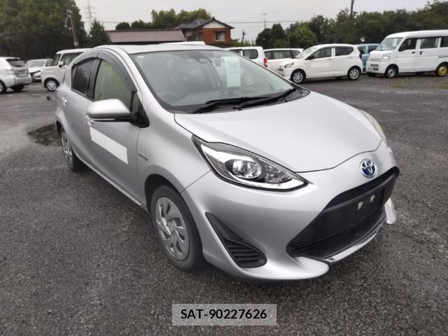 Toyota AQUA 2019-09 8865624-3