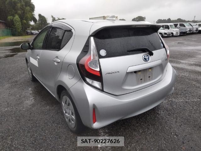 Toyota AQUA 2019-09 8865624-5