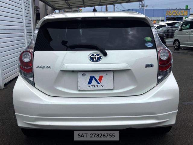 Toyota AQUA 2013-06 8865790-15