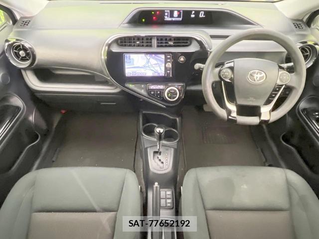 Toyota AQUA 2018-08 8866022-1