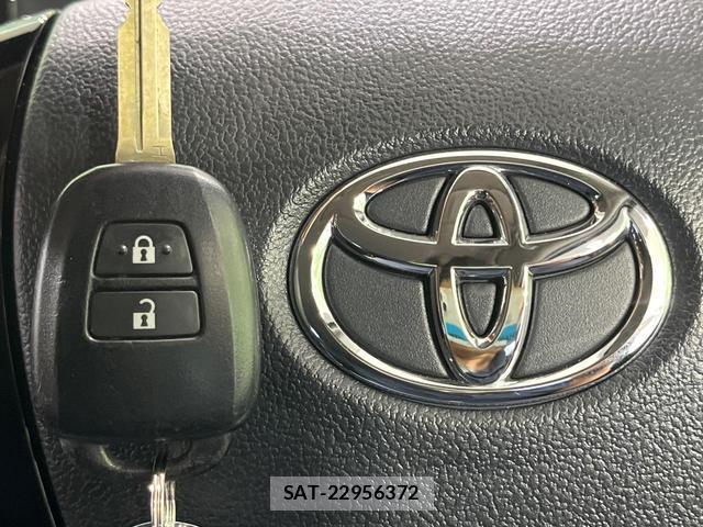 Toyota AQUA 2018-06 8866412-6