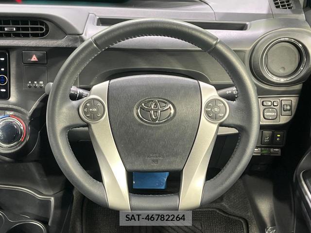 Toyota AQUA 2013-10 8866428-10