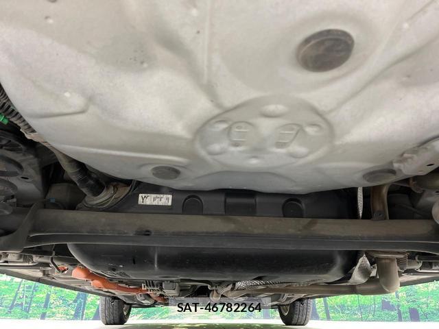Toyota AQUA 2013-10 8866428-18