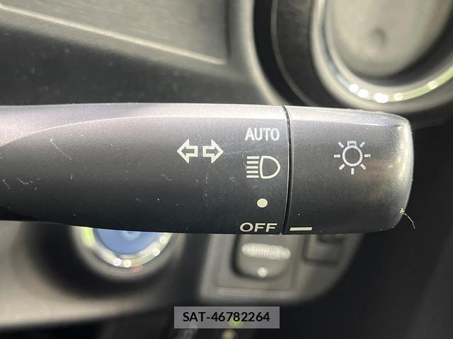 Toyota AQUA 2013-10 8866428-6