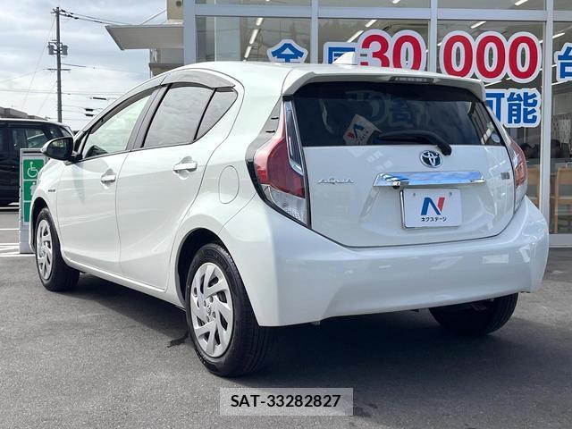 Toyota AQUA 2016-09 8866438-15