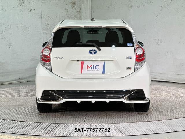 Toyota AQUA 2014-01 8866970-15