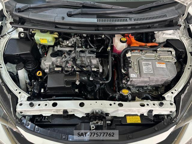 Toyota AQUA 2014-01 8866970-17