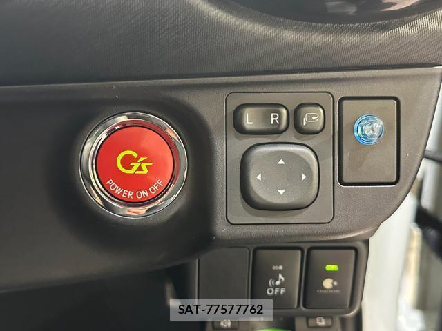 Toyota AQUA 2014-01 8866970-7