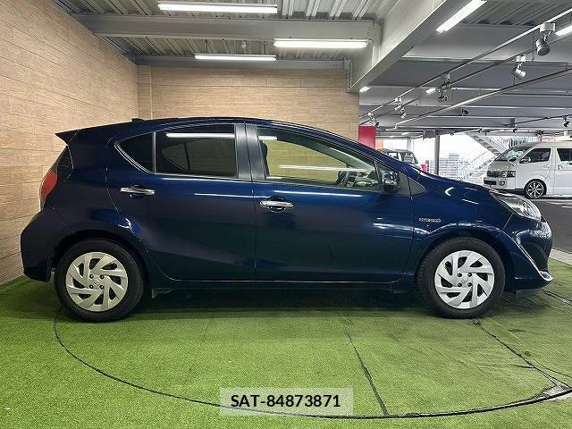 Toyota AQUA 2018-09 8867162-17
