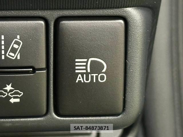 Toyota AQUA 2018-09 8867162-5