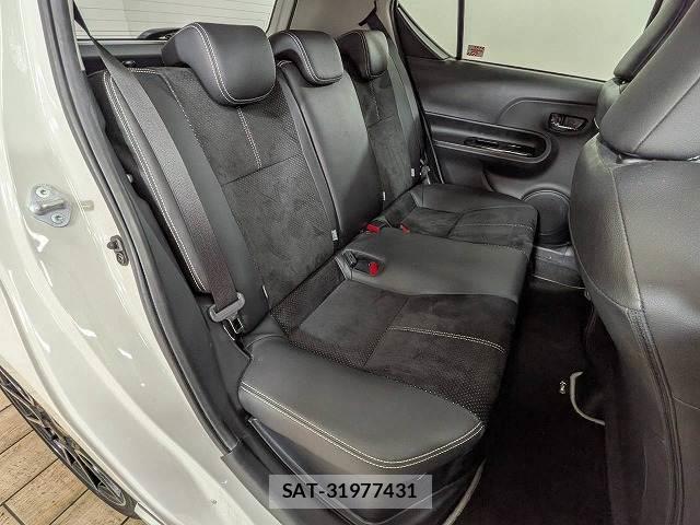Toyota AQUA 2016-09 8867375-11