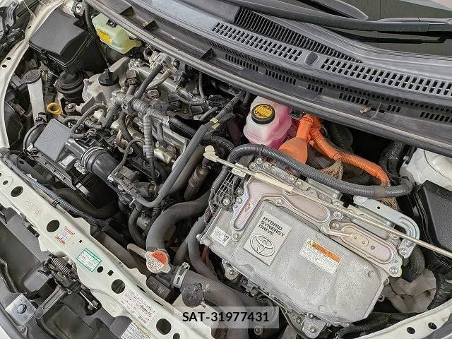 Toyota AQUA 2016-09 8867375-13