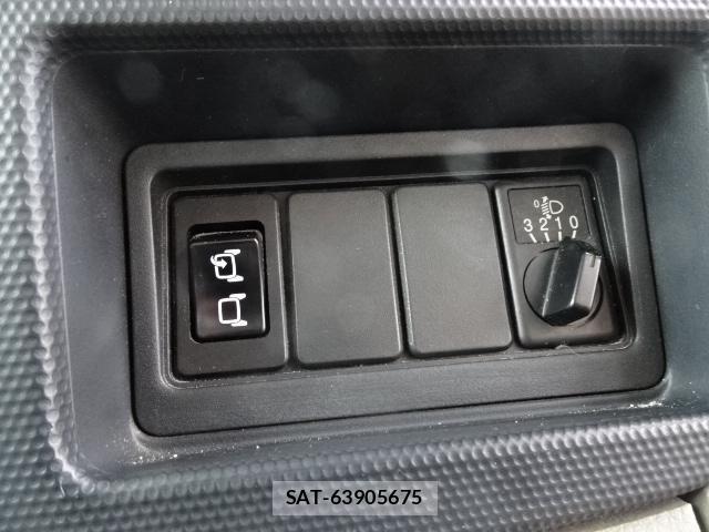 Nissan ATLAS 2018-03 8865560-4