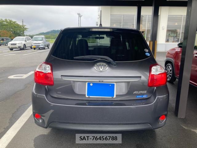 Toyota AURIS 2009-11 8865918-13