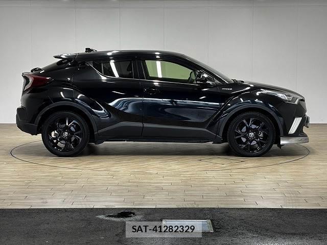 Toyota C-HR 2019-03 8865423-17