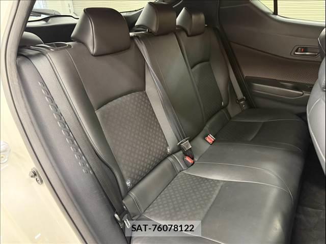 Toyota C-HR 2017-02 8866071-11