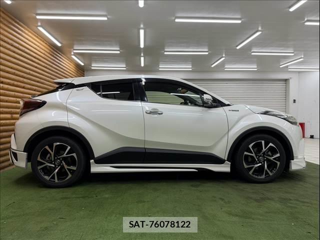 Toyota C-HR 2017-02 8866071-17