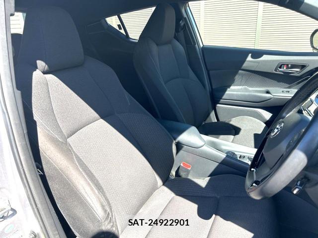 Toyota C-HR 2018-04 8866405-6