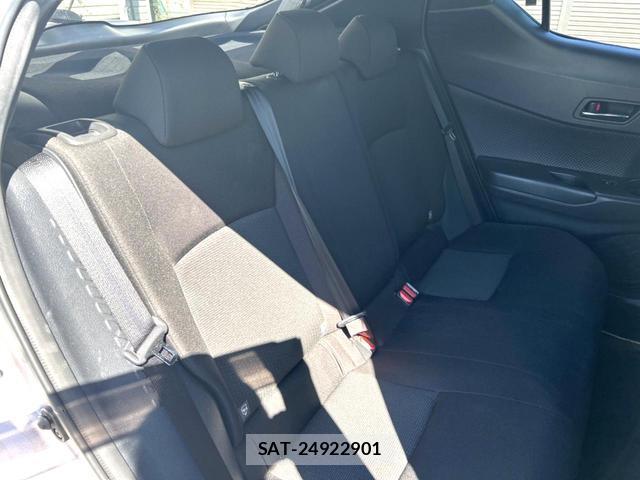 Toyota C-HR 2018-04 8866405-7